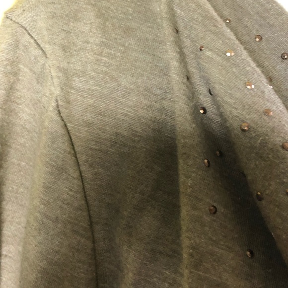 New Woman’s Studio by Liz Claiborne Top w/studs! - Picture 3 of 6